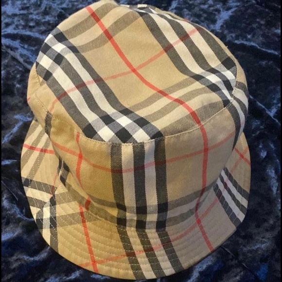 Burberry Accessories - Burberry reversible bucket hat